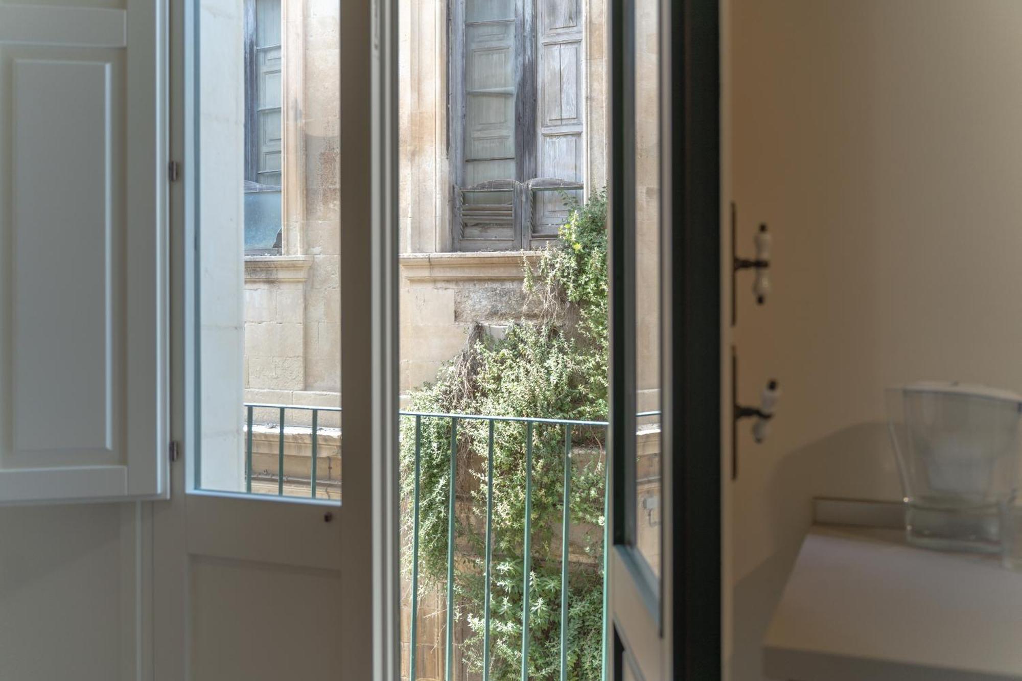 Margherita Apartment & Rooftop By Residence Colibri Lecce Bagian luar foto