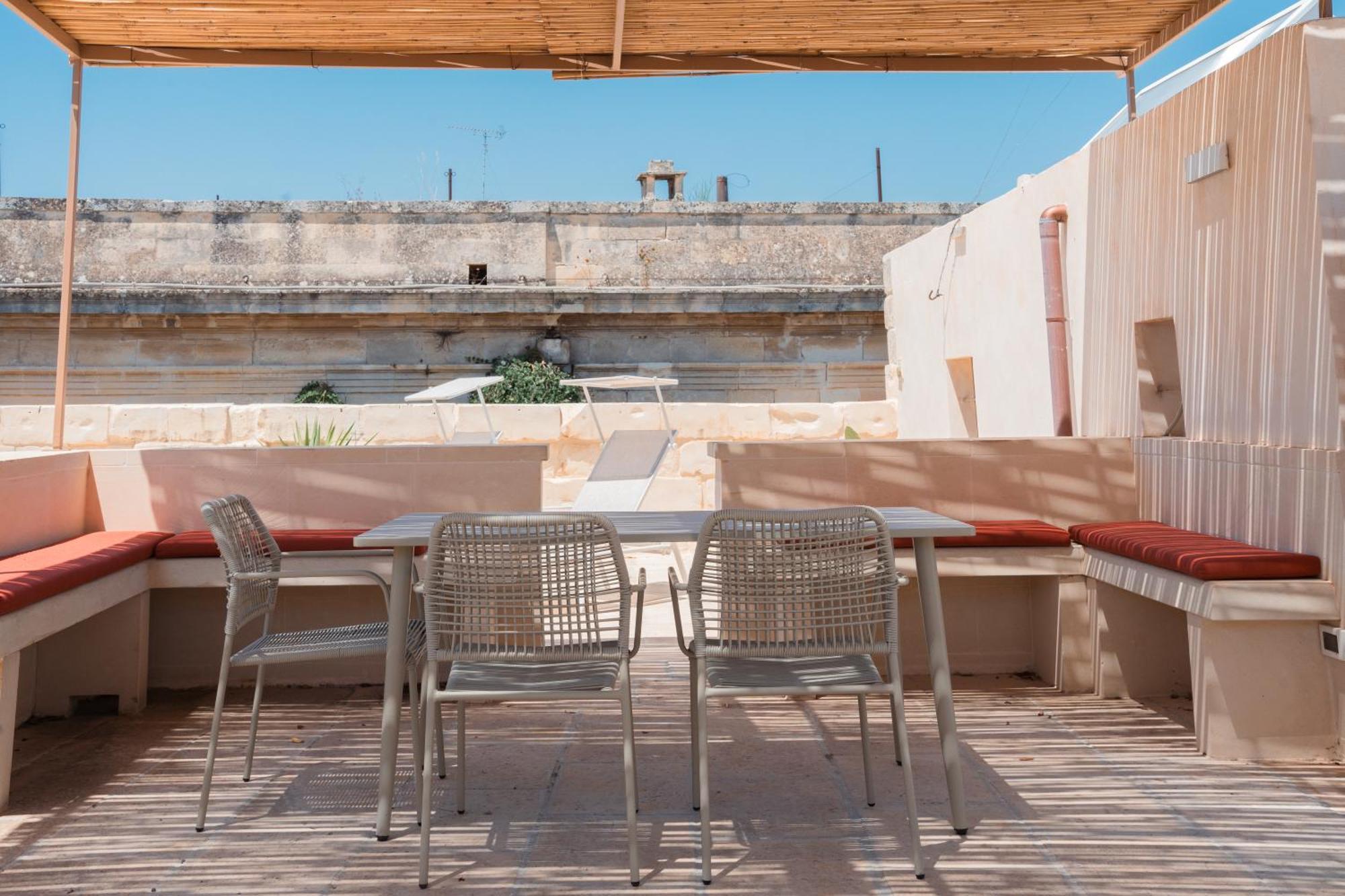 Margherita Apartment & Rooftop By Residence Colibri Lecce Bagian luar foto