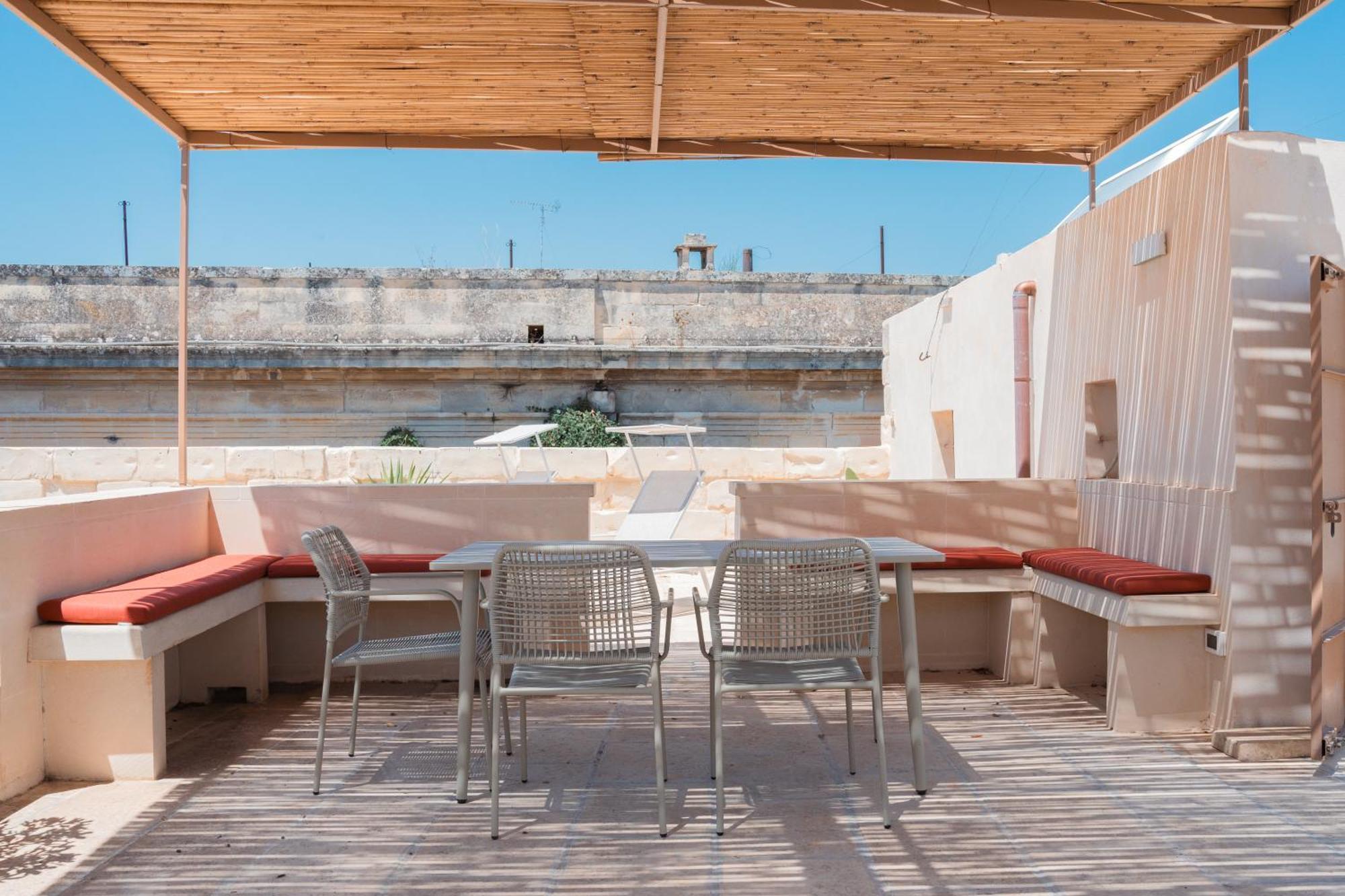 Margherita Apartment & Rooftop By Residence Colibri Lecce Bagian luar foto